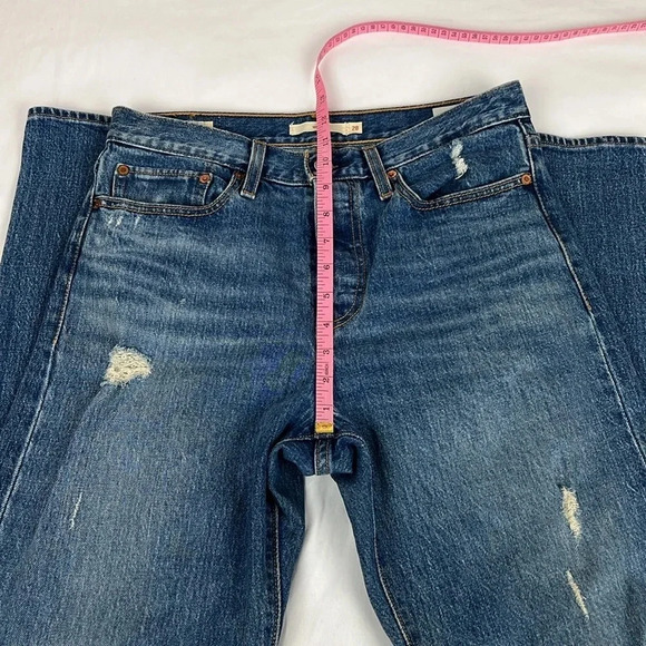 Levi’s Women’s 28 Wedgie Distressed Button Fly Jean - Picture 14 of 16